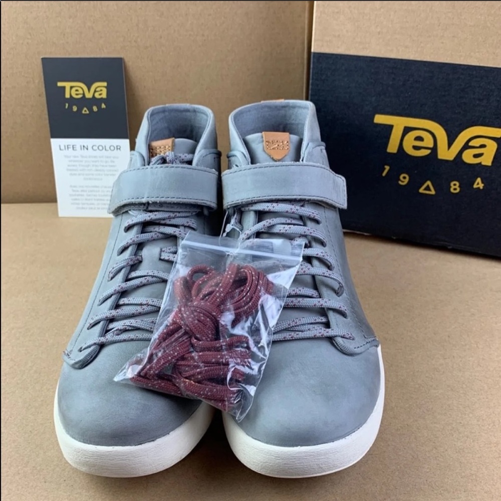 New Teva leather sneakers size 8